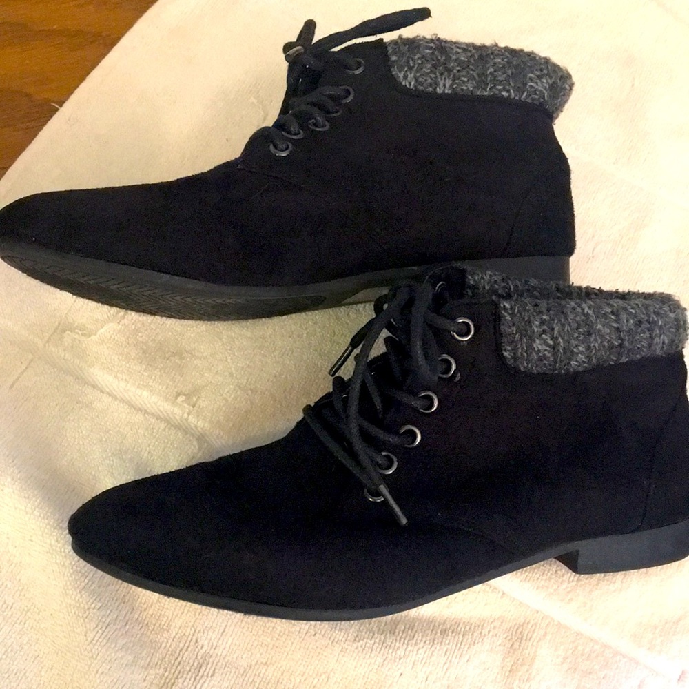 SUEDE SWEATER BOOTIES